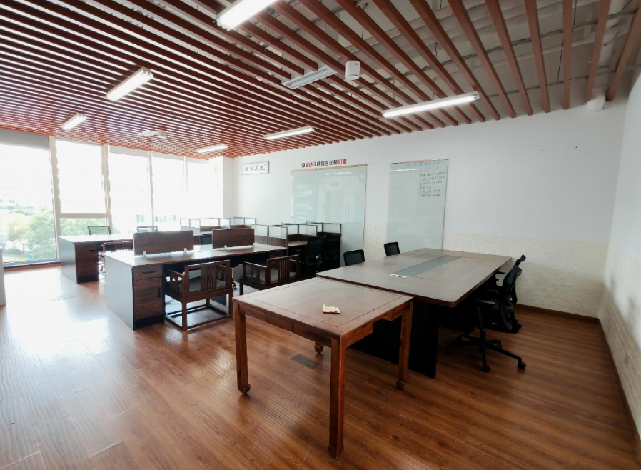 虹桥世界中心办公室出租，面积171平米，月租金15000元/月