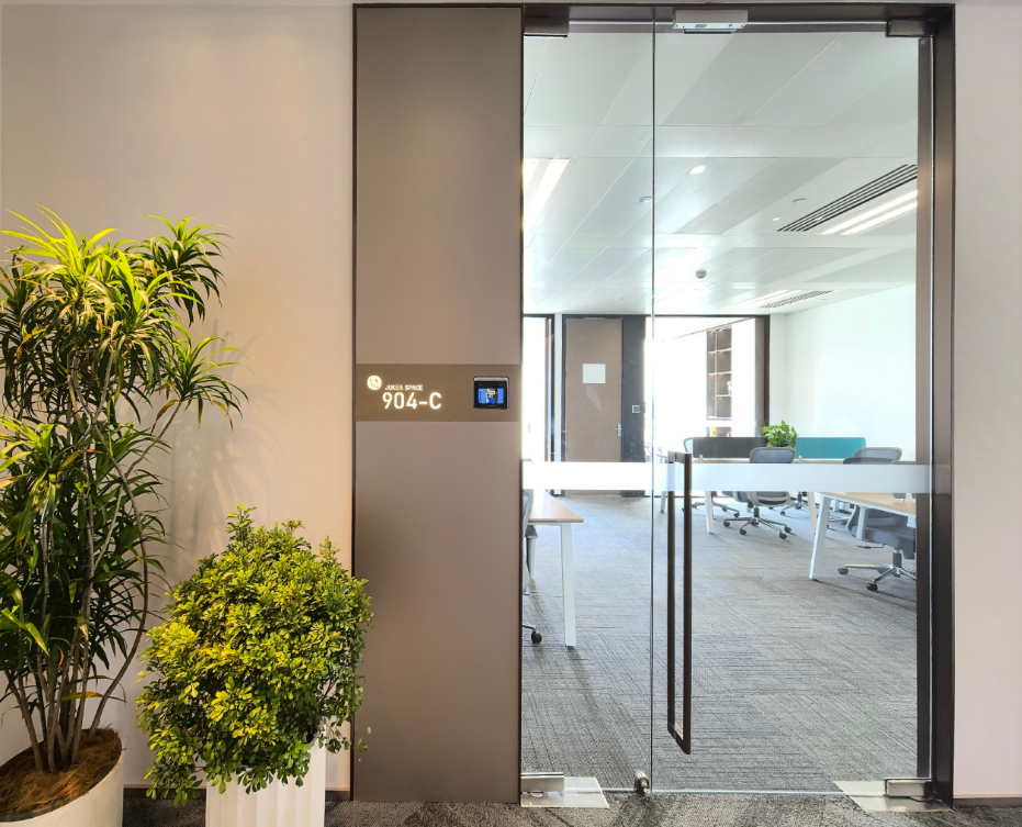 中农投大厦办公室出租，3个隔断、32个工位，月租金47810元/月