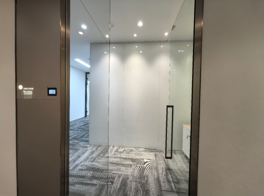 中农投大厦办公室出租，1个隔断 、4个工位，月租金14466元/月