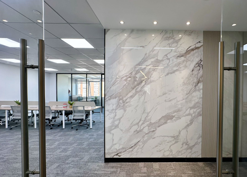 我格广场办公室出租，面积228平米，租金报价3.8元/天/平