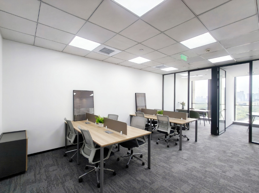 百丽国际广场办公室出租，面积129平米，租金报价3.9元/平米/天