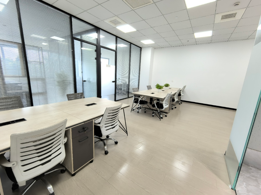 宝钢浦东国贸大厦办公室出租，面积146平米，租金报价1.2元/平米/天