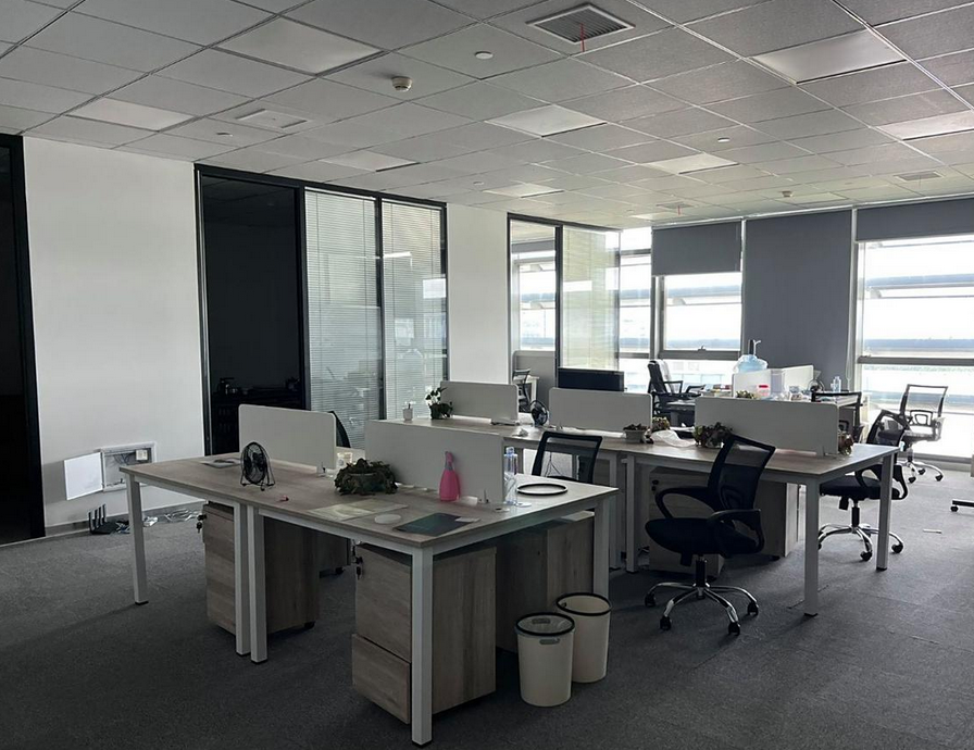 九星商务中心办公室图