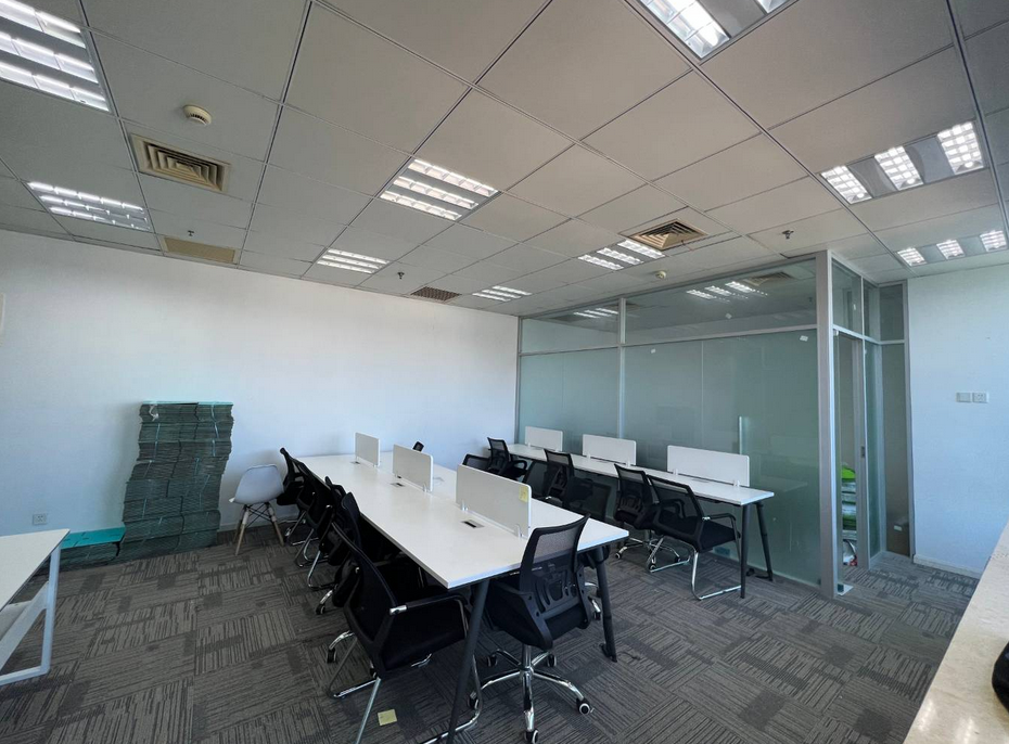 晶采世纪大厦办公室图