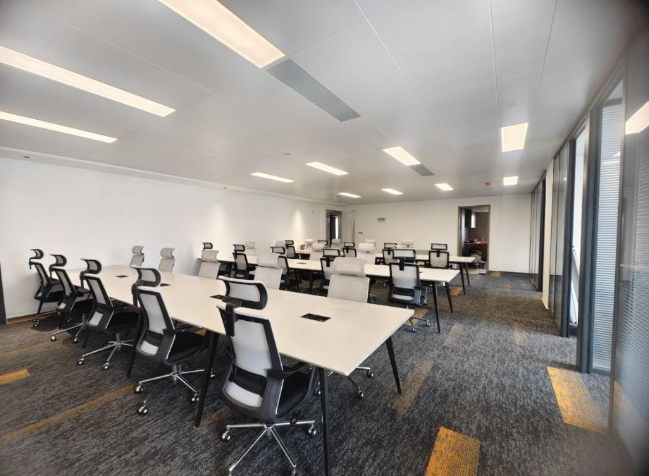 城利大厦办公室图