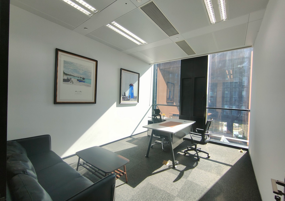 上海国金中心办公室图片