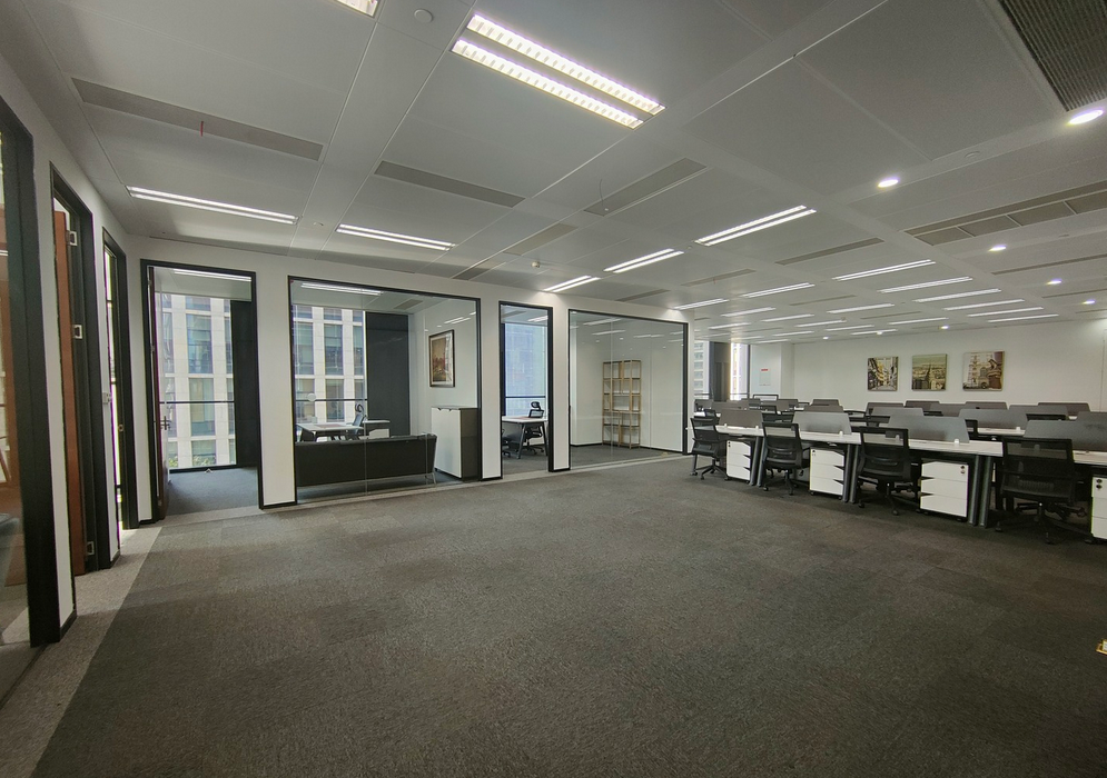 上海国金中心办公室图片