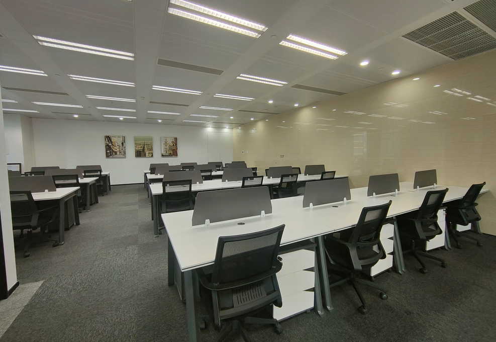 上海国金中心办公室图片