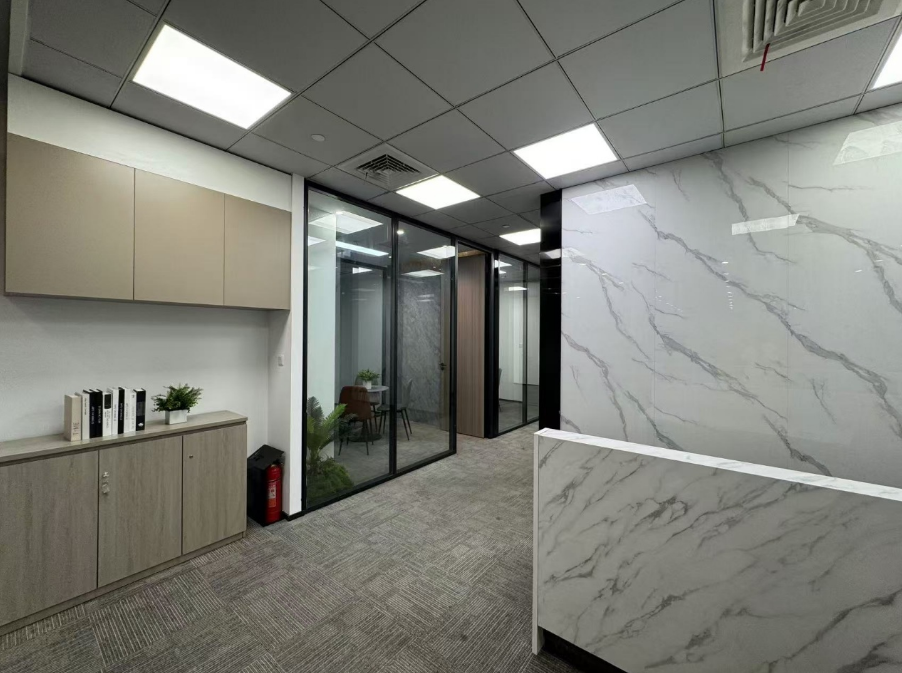 新上海国际大厦226㎡精装